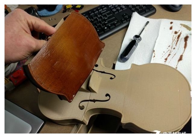 木质线材3D打印的木质吉他 可以假乱真 