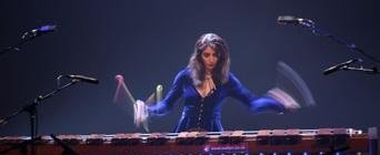 全职敲击乐独奏家伊芙莲·格妮(Evelyn Glennie)简介