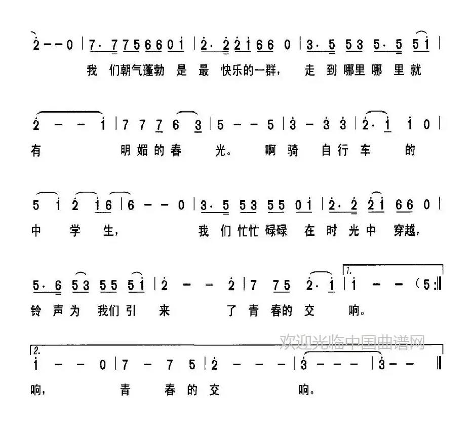 骑自行车的中学生